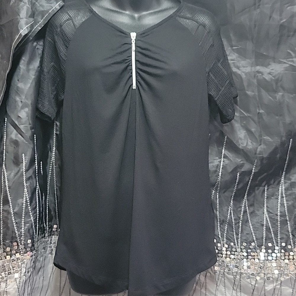 Creation L Size 6 Women's zippered tee shirt.